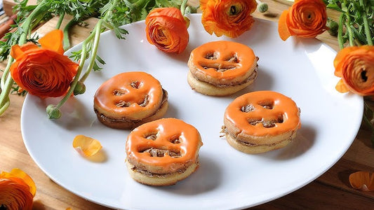 Galletas de Halloween con crema de cacahuate y chocolate
